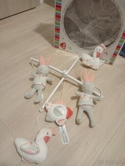 kolotoč nad postieľku