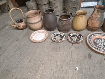 Staré hlinené džbány