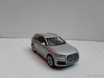 ⚡ Luxus & výkon v 1:43 – Audi Q7, aké chceš vo vitríne