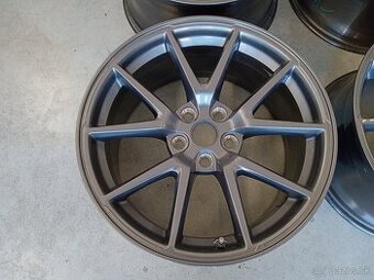 Predam ALU 5x114,3 R18 8,5J ET40 ORIGINAL TESLA MODEL 3