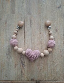 Ružová retiazka na kočík