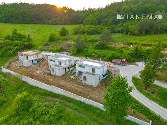 IBA U NÁS Moderný 4i rodinný dom s dvojgarážou, 770m2,PB