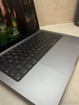 Macbook Pro M3 , 14 palcový