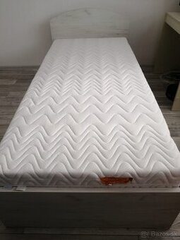 Jednolôžková posteľ s matracom