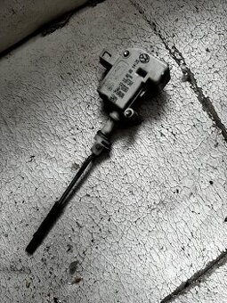 motorček na otvaranie nadrže passat b5,5