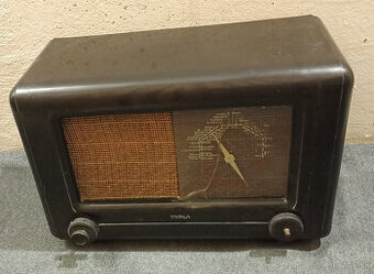 Staré retro bakelitové rádio Tesla T613