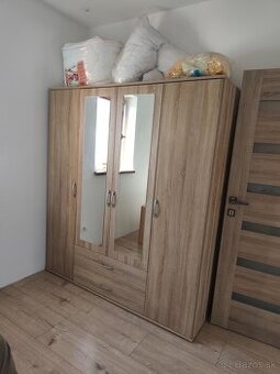 Šatníková skriňa
