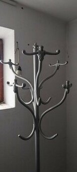 STAROŽITNÝ KOVOVÝ VEŠIAK