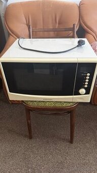 Predám mikrovlnnú rúru Electrolux EMS20400 – 40 €