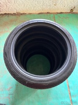 215/45 R18 93y