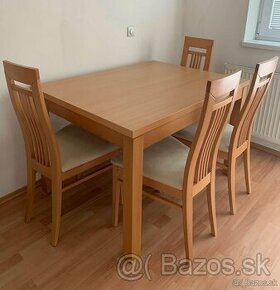 Stôl so stoličkami