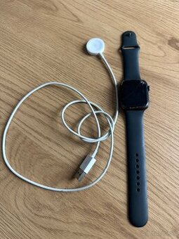 Apple Watch SE (1. gen) – 44 mm + nabíjačka – poškodený disp