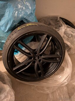 Sada disky R3 model H1, čierny lak, 19" 5x108 + Pneu GY