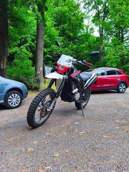 Husqvarna 650 tr strada