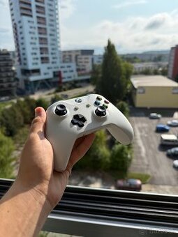 Bezdrôtový ovládač Xbox One (Model 1708) Biely