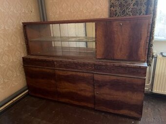 Starožitná skriňa