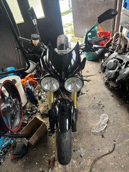 Rozprodam Triumph Speed Triple 1050 na nahradni dily - 1