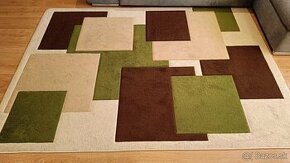 Zánovný koberec 220x160 cm