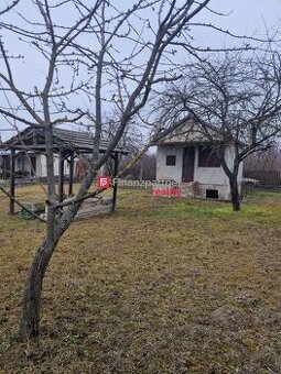(F144-14-REMAa) Záhrada v meste Komárno