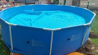 Bazén a trampolína