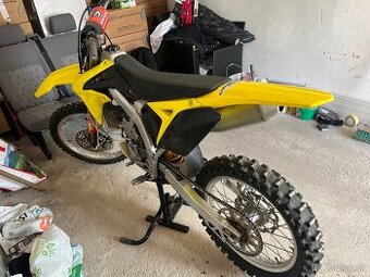Suzuki rmz 250
