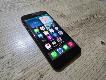Iphone SE 2020 plnefunkcny v super stave bol noseny s ochran