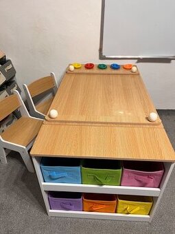 Detský stolík so stoličkami