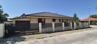 Na predaj 4-izbový bungalov s garážou a krytou terasou – Hru - 1