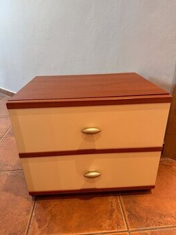 Nočné stolíky policové