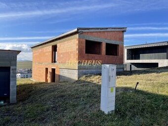 EXKLUZÍVNE/4 izb. dom – hrubá stavba, 738 m2, Malý Slavkov - 1