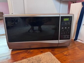 Mikrovlnná rúra značky Samsung