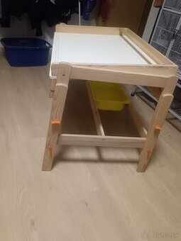Detský písací stolík a otočná stolička