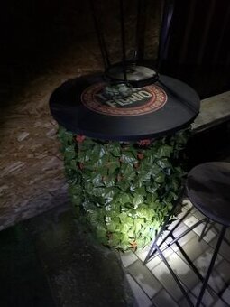 Barove sedenie so stolom sud