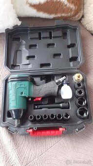 Parkside - rázový uťahovák.