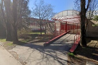 Priestranná garáž ( Chlumeckého )