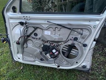 Skoda Octavia 2 motorček predných dverí