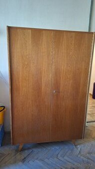 Zachovalá šatníková skriňa