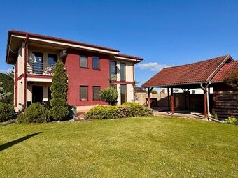 Predaj- luxusný 5i RD s bazénom, dvojgarážou, Andovce