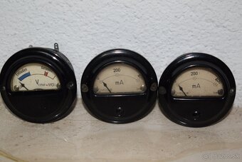 WWII nemecké letecké diely, servo motory a male suciastky