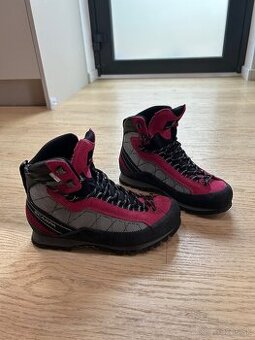 Predám dámske turistické topánky SCARPA MARMOLADA vel. 37