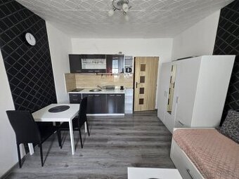 Prenajmem garsónku oproti N-centrum.