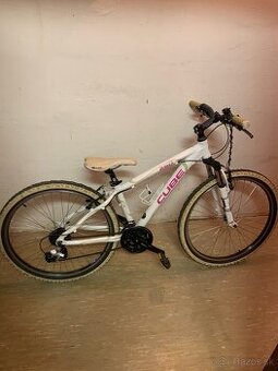 Dievčenský bicykel CUBE 260