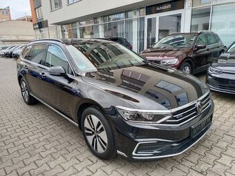 VW Passat B8 GTE 1.4TSI Hybrid 160kW DSG - záruka Autodraft