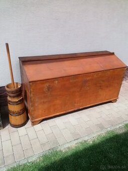 Trojdielna drevená almara