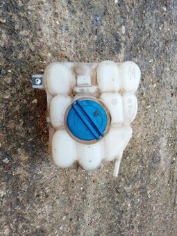 Nádržka hladiacej kvapaliny VW TOUAREG 7P