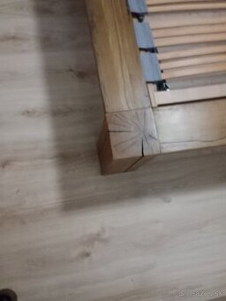 Predam kvalitnu drevenu postel