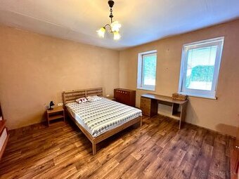 Rodinný dom s veľkým pozemkom v obci Mýtna Nová Ves - 1