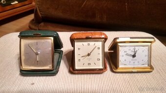 Hodinki z budikom-Cestovne obal koza