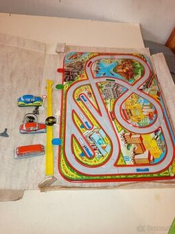 Stará plechová autodraha