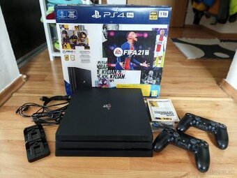Predám Playstation 4 Pro 1Tb + 2x ovládač a hry